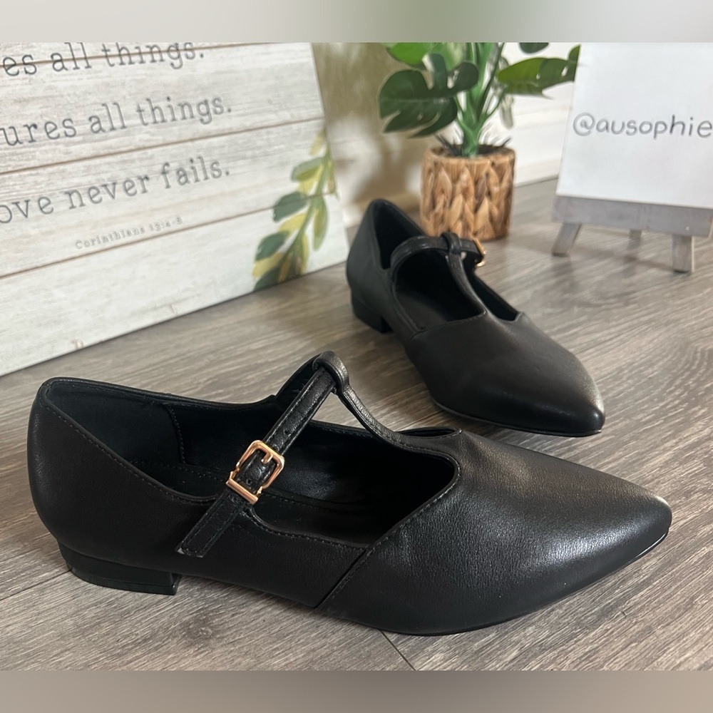 NWOB! New York & Company Black T - Strap Mary Jane Pointed Toe Flats. Size 7 - Picture 2 of 7